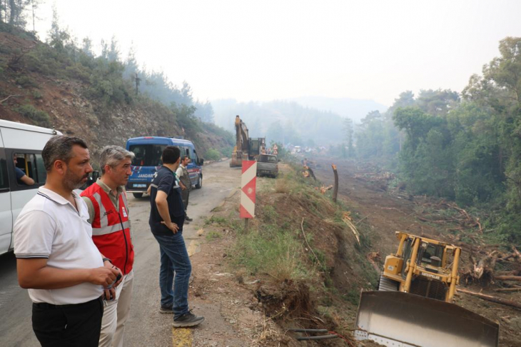 CHP'li Erbay 'Ormanlar yanarken görmediğimiz uçak ve helikopterleri yangın saraya yaklaşınca gördük'