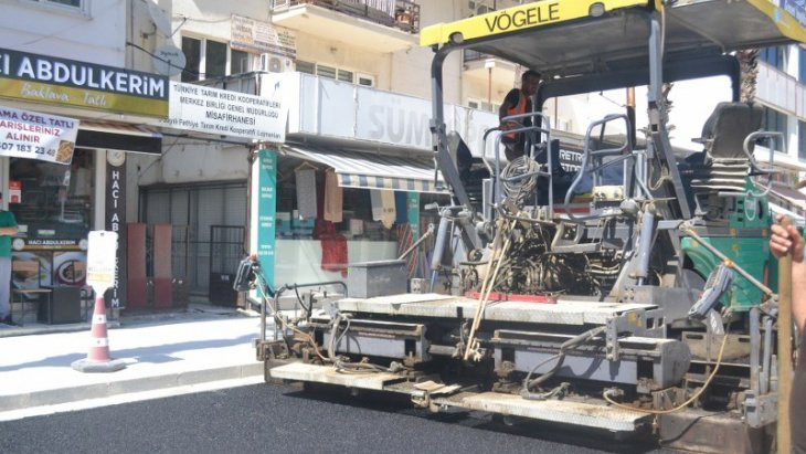 Atatürk Caddesi’nde sıcak asfalt çalışmaları başladı
