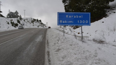 Karabel'de şiddetli kar yağışı